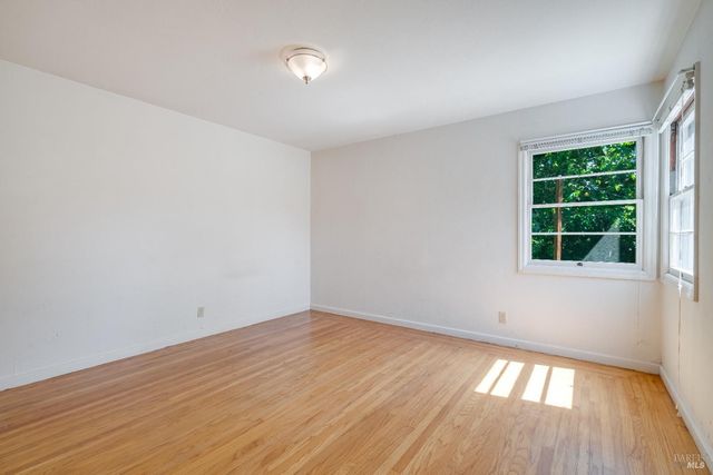 1034 Stewart St, Santa Rosa, CA 95404