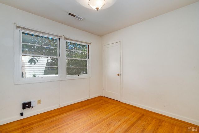 1034 Stewart St, Santa Rosa, CA 95404