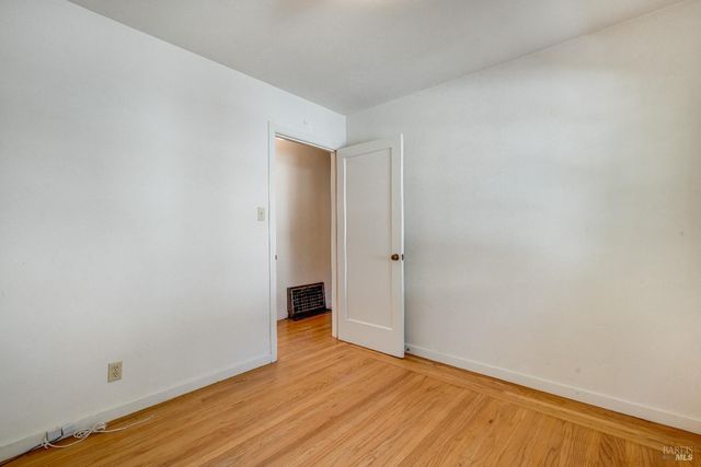 1034 Stewart St, Santa Rosa, CA 95404