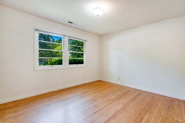 1034 Stewart St, Santa Rosa, CA 95404