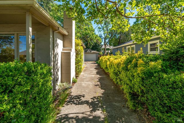 1034 Stewart St, Santa Rosa, CA 95404