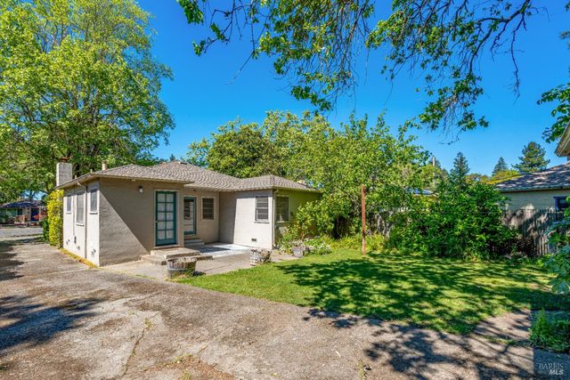 1034 Stewart St, Santa Rosa, CA 95404