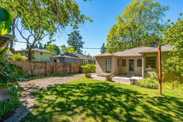 1034 Stewart St, Santa Rosa, CA 95404