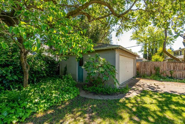 1034 Stewart St, Santa Rosa, CA 95404