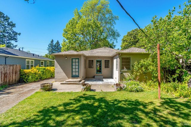 1034 Stewart St, Santa Rosa, CA 95404