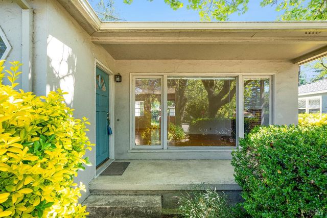 1034 Stewart St, Santa Rosa, CA 95404