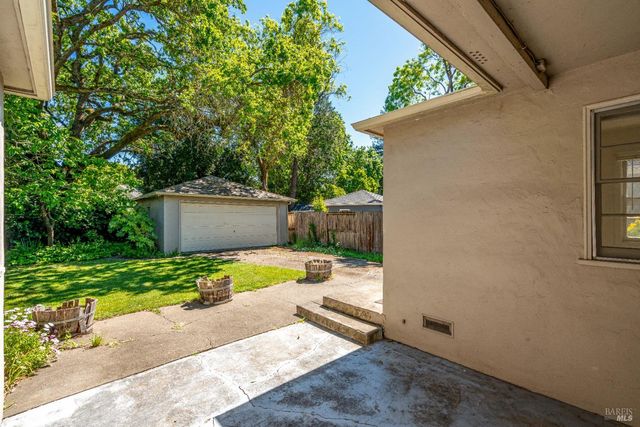 1034 Stewart St, Santa Rosa, CA 95404