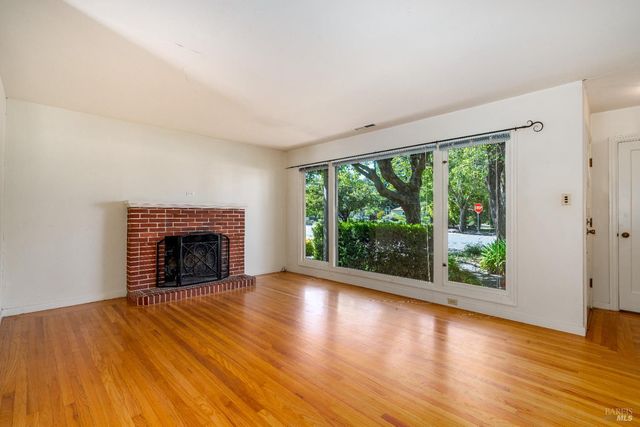 1034 Stewart St, Santa Rosa, CA 95404