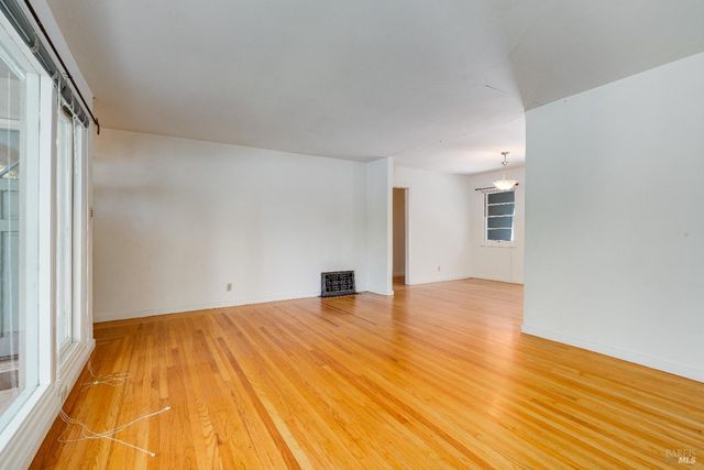 1034 Stewart St, Santa Rosa, CA 95404