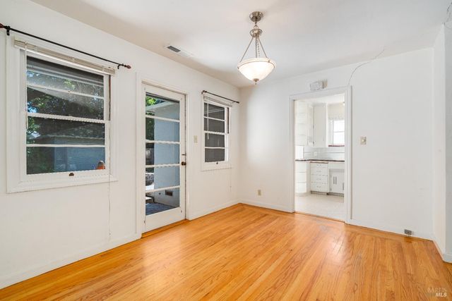 1034 Stewart St, Santa Rosa, CA 95404