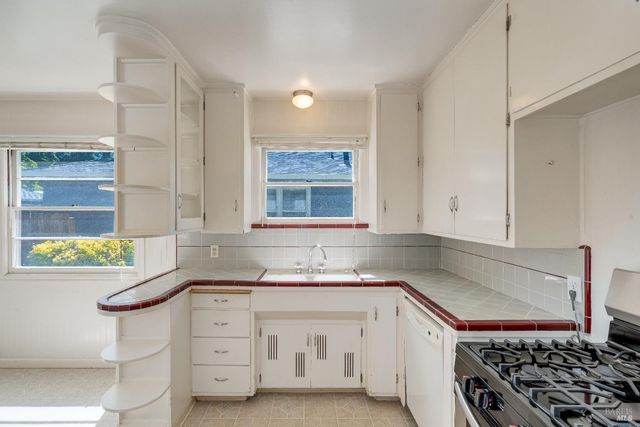 1034 Stewart St, Santa Rosa, CA 95404