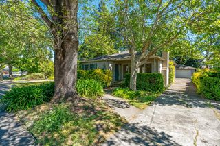 1034 Stewart St, Santa Rosa, CA 95404