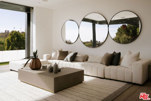 701 Rochedale Way, Los Angeles, CA 90049