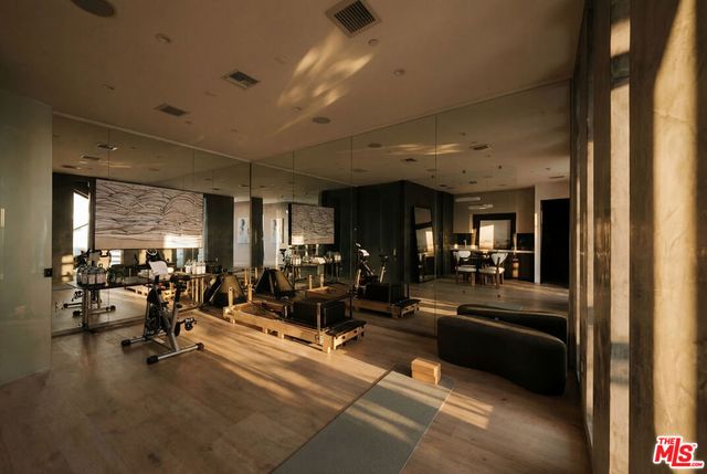 701 Rochedale Way, Los Angeles, CA 90049