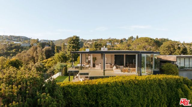 701 Rochedale Way, Los Angeles, CA 90049
