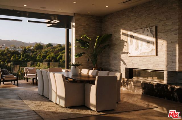 701 Rochedale Way, Los Angeles, CA 90049