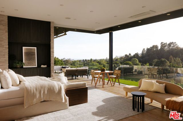 701 Rochedale Way, Los Angeles, CA 90049