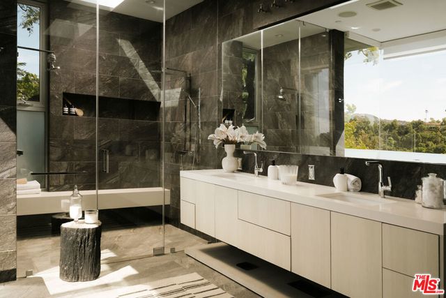 701 Rochedale Way, Los Angeles, CA 90049