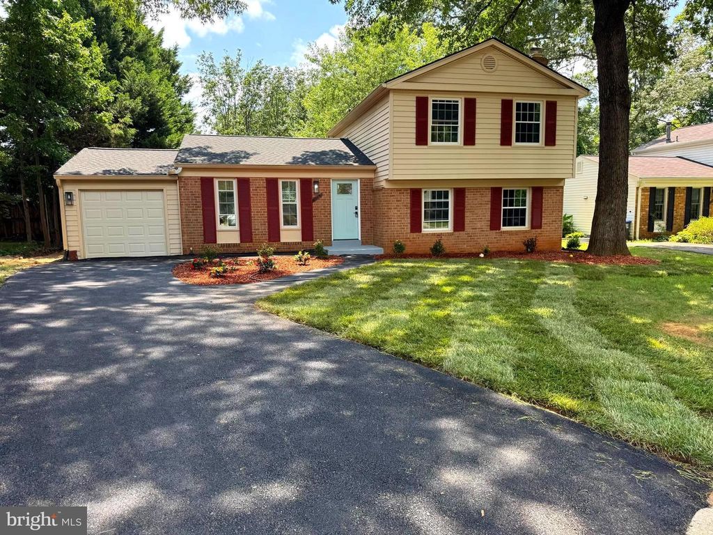 10449 CALUMET GROVE DR, Fairfax, VA 22032