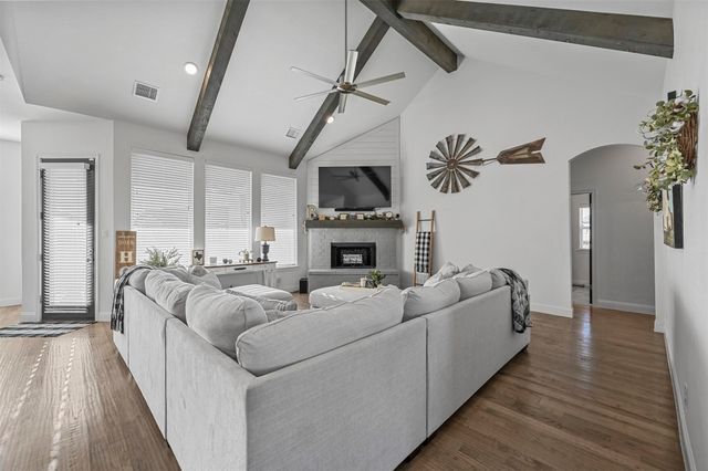 129 Southern Court, Springtown, TX 76082