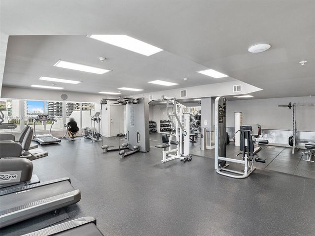 275 NE 18th St 1705, Miami, FL 33132