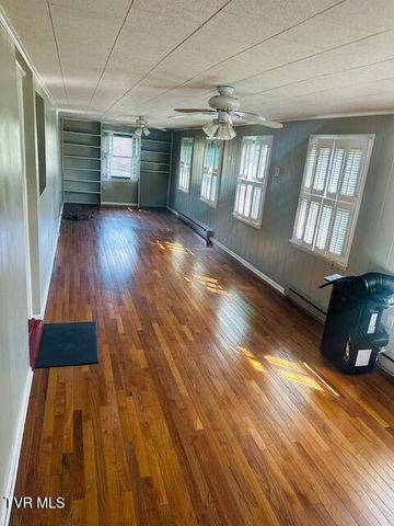 105 Western Hills Avenue, Coeburn, VA 24230