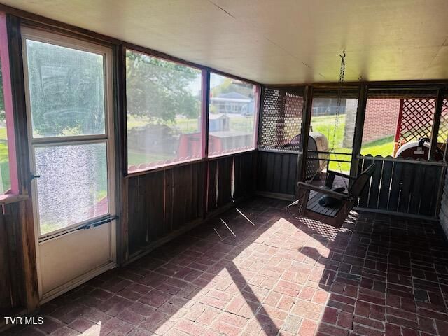 105 Western Hills Avenue, Coeburn, VA 24230