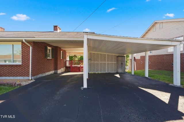 105 Western Hills Avenue, Coeburn, VA 24230
