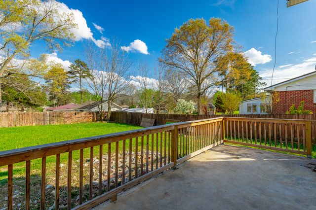 568 Poplar Street, Trenton, GA 30752