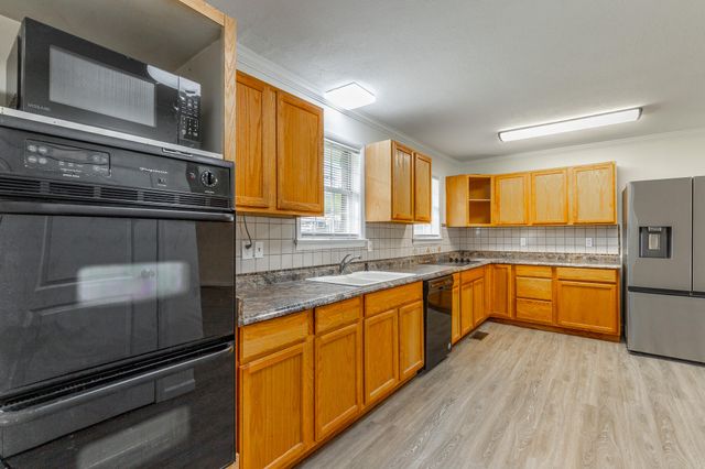 568 Poplar Street, Trenton, GA 30752