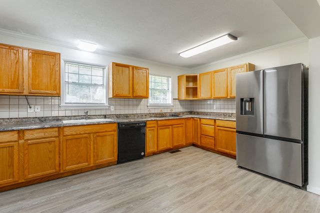 568 Poplar Street, Trenton, GA 30752