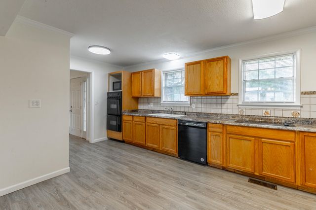 568 Poplar Street, Trenton, GA 30752