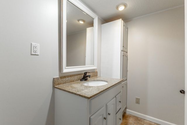 568 Poplar Street, Trenton, GA 30752