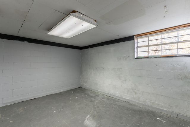 568 Poplar Street, Trenton, GA 30752