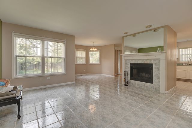 16046 Fairfield Drive, Plainfield, IL 60586