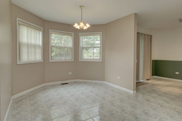 16046 Fairfield Drive, Plainfield, IL 60586