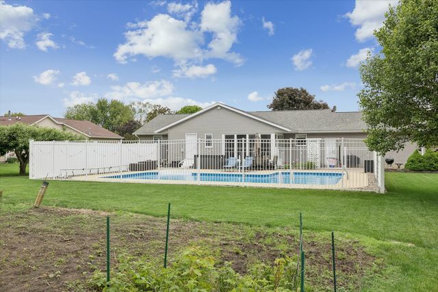 813 Pleasant Hill Drive, De Witt, IA 52742