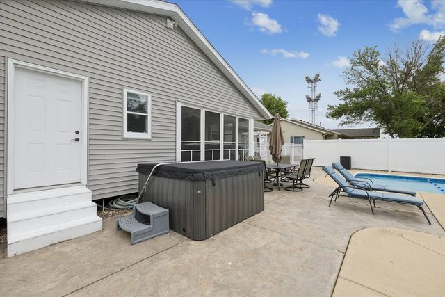 813 Pleasant Hill Drive, De Witt, IA 52742