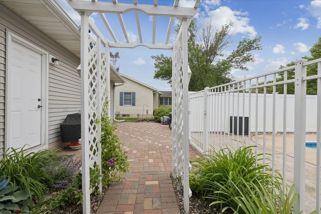 813 Pleasant Hill Drive, De Witt, IA 52742