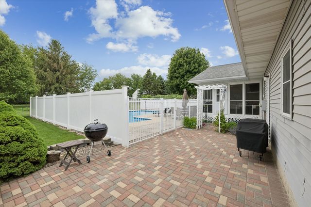 813 Pleasant Hill Drive, De Witt, IA 52742