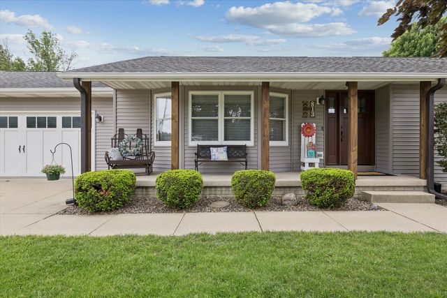 813 Pleasant Hill Drive, De Witt, IA 52742