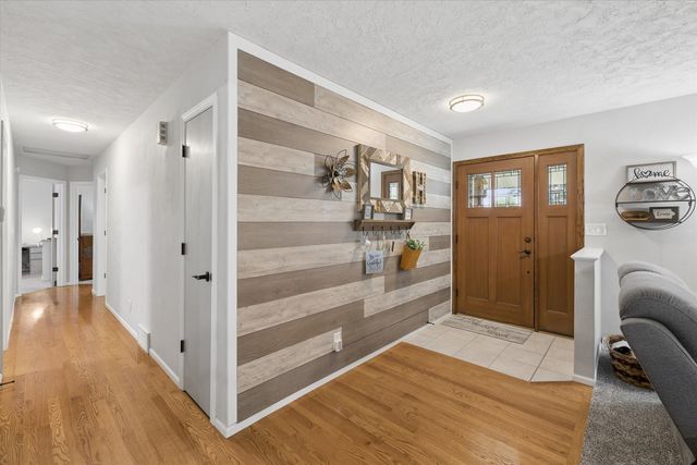 813 Pleasant Hill Drive, De Witt, IA 52742
