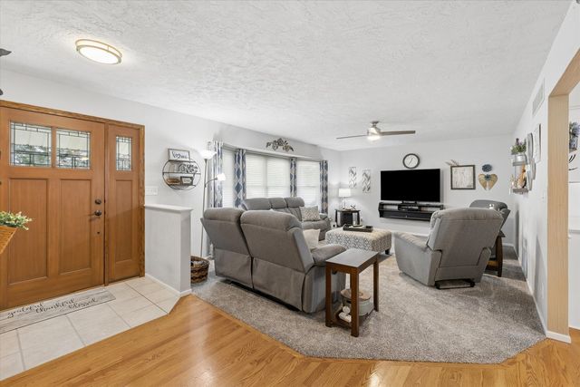 813 Pleasant Hill Drive, De Witt, IA 52742