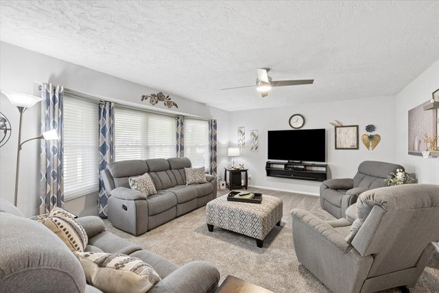 813 Pleasant Hill Drive, De Witt, IA 52742