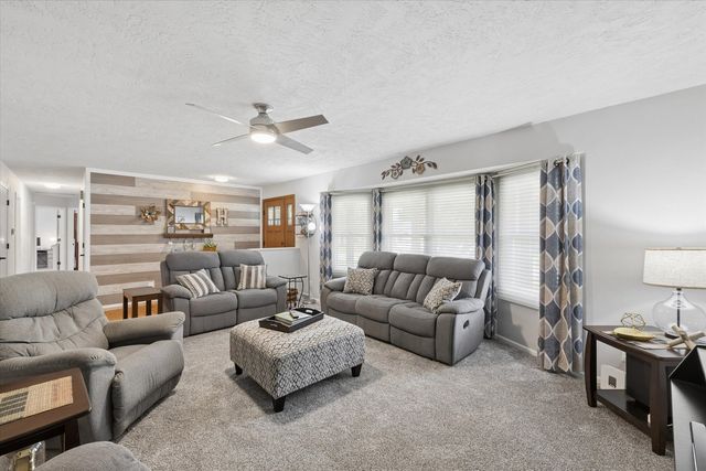 813 Pleasant Hill Drive, De Witt, IA 52742