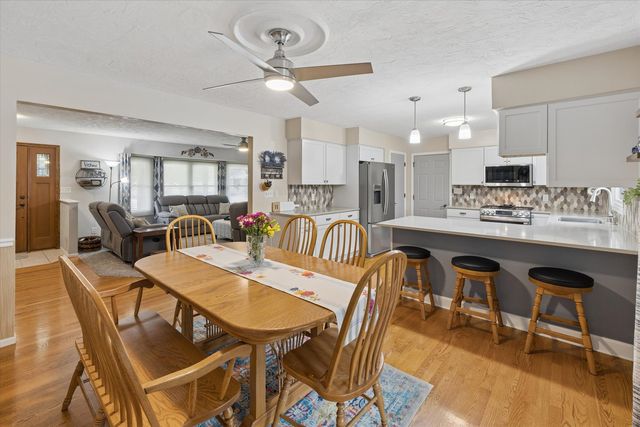 813 Pleasant Hill Drive, De Witt, IA 52742
