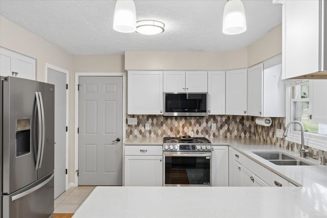 813 Pleasant Hill Drive, De Witt, IA 52742