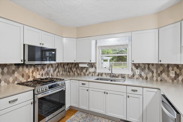 813 Pleasant Hill Drive, De Witt, IA 52742