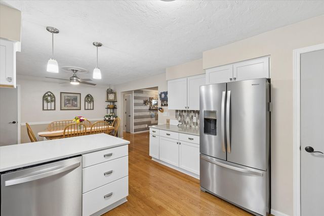 813 Pleasant Hill Drive, De Witt, IA 52742