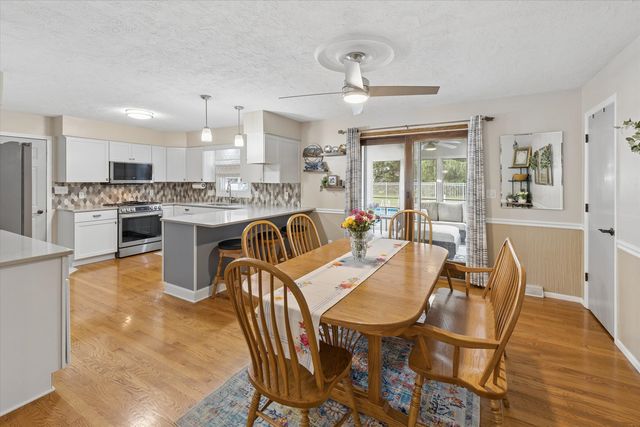 813 Pleasant Hill Drive, De Witt, IA 52742